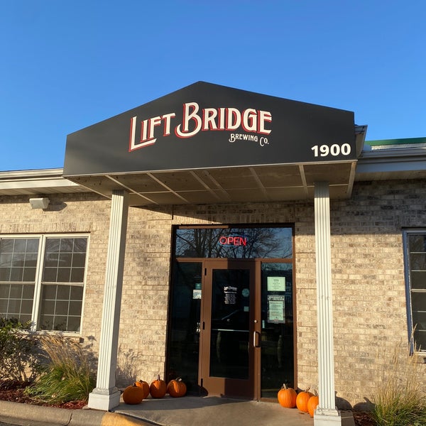 Photo taken at Lift Bridge Brewing Company by Patrick M. on 11/6/2022
