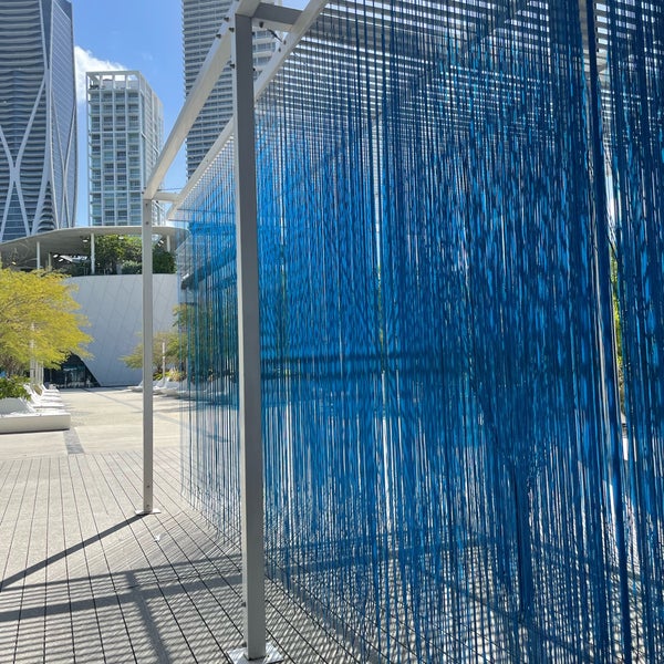 7/5/2022 tarihinde Tengisziyaretçi tarafından Pérez Art Museum Miami (PAMM)'de çekilen fotoğraf
