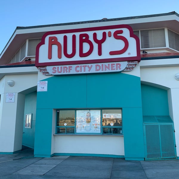 รูปภาพถ่ายที่ Ruby&#39;s Diner โดย Barbara เมื่อ 12/8/2018