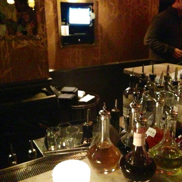 รูปภาพถ่ายที่ Experimental Cocktail Club โดย Lisa เมื่อ 3/30/2013