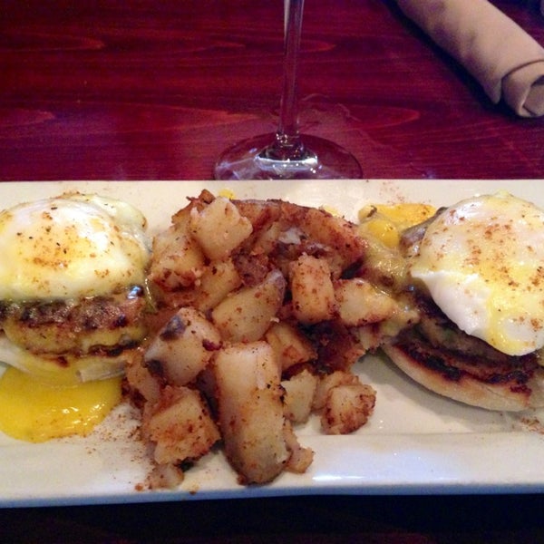 รูปภาพถ่ายที่ The Breakfast Club, Etc โดย Lisa เมื่อ 2/24/2013