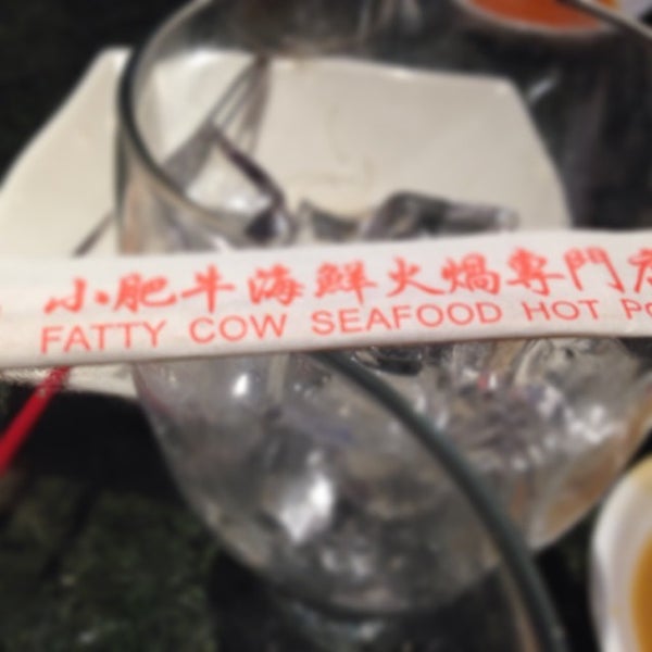 Photo taken at Fatty Cow Seafood Hot Pot 小肥牛火鍋專門店 by Jay U. on 1/2/2014