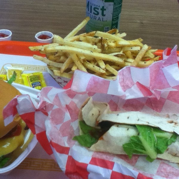 7/24/2013にIan L.がMax&#39;s Burgers And Steaksで撮った写真