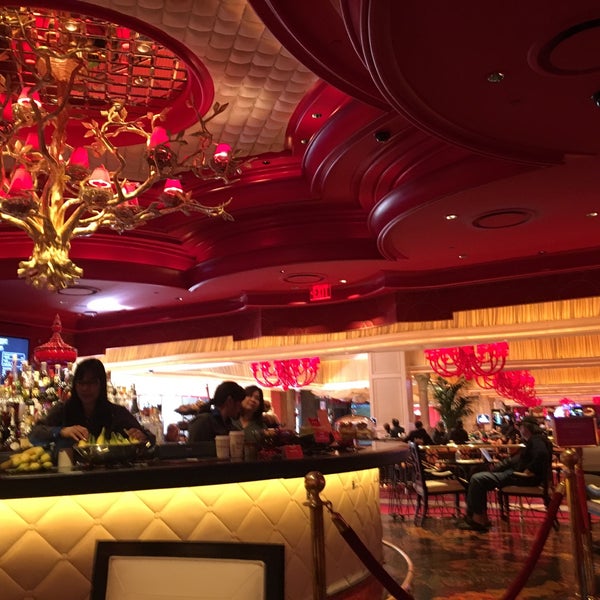 11/28/2015 tarihinde Fitterstrongerziyaretçi tarafından Encore Lobby Bar &amp; Cafe'de çekilen fotoğraf