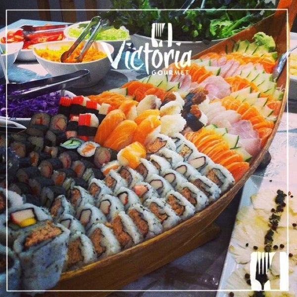 NO VICTORIA GOURMET Tem barca de sushi e sashimi neste domingo! Tudo fresquinho e delicioso, especialmente pra você! #restaurante