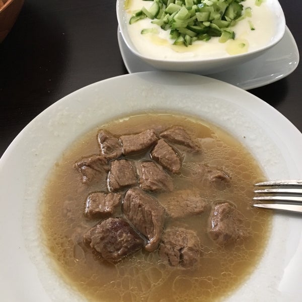 Das Foto wurde bei Özcan Restaurantlar von Mehmet am 12/26/2019 aufgenommen