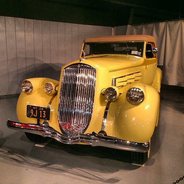 Foto tomada en Northeast Classic Car Museum  por Scott M. el 3/29/2014