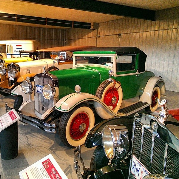 Foto tomada en Northeast Classic Car Museum  por Scott M. el 3/29/2014