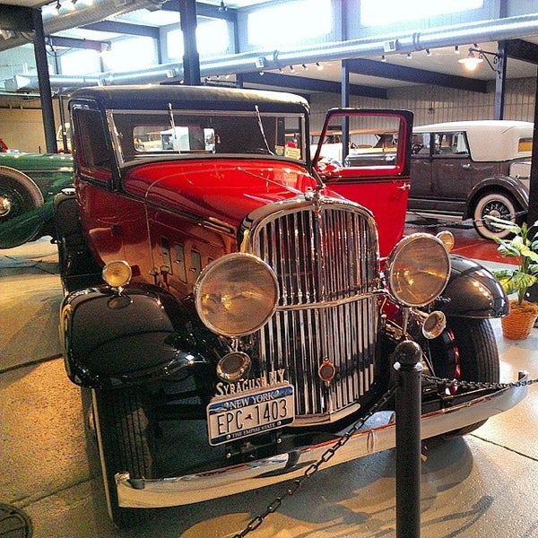 Снимок сделан в Northeast Classic Car Museum пользователем Scott M. 3/29/2014