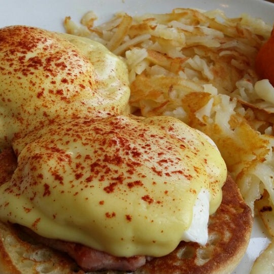 4/16/2014에 Paul B.님이 Eggsperience Breakfast &amp; Lunch - Park Ridge에서 찍은 사진