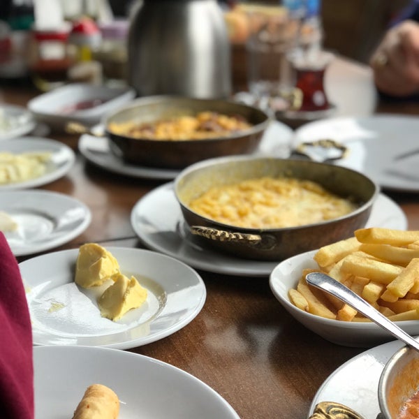 Photo taken at Yeşil Vadi Restaurant by Aynr T. on 4/14/2019