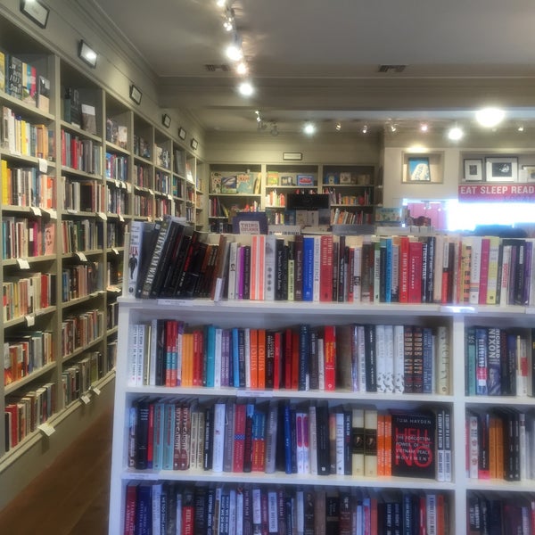 Снимок сделан в Diesel, A Bookstore пользователем Bliss 5/14/2017