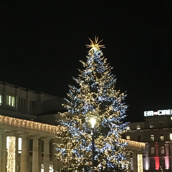 รูปภาพถ่ายที่ Stuttgarter Weihnachtsmarkt โดย Лена А. เมื่อ 12/2/2019