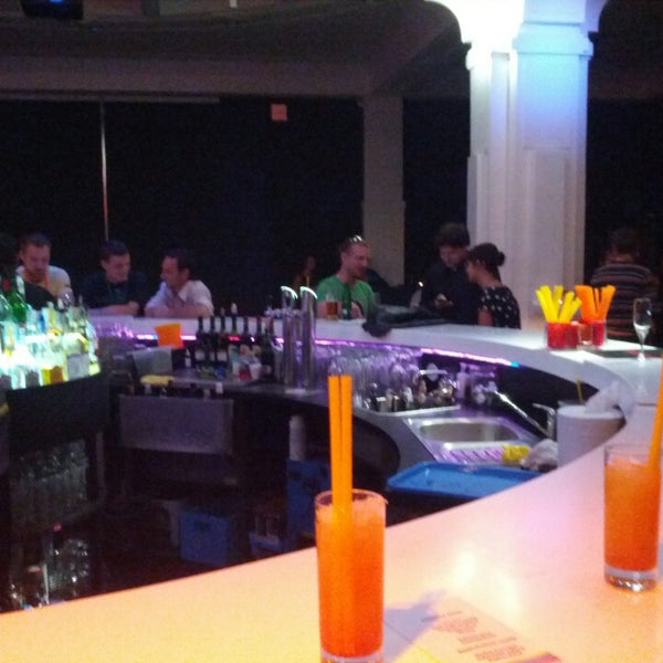 9/19/2013 tarihinde Matouš S.ziyaretçi tarafından 360º Lounge Bar'de çekilen fotoğraf