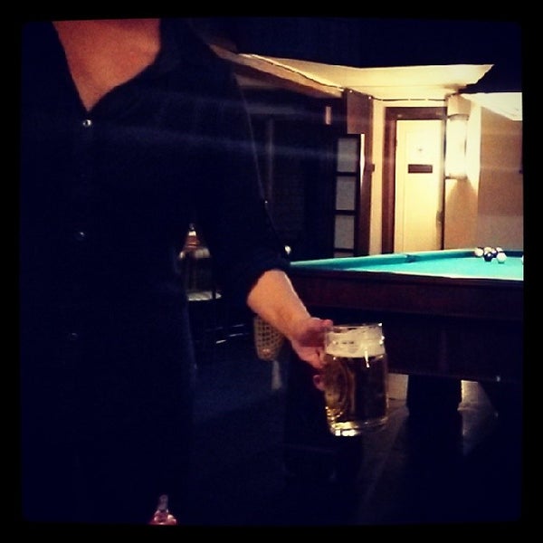 3/18/2014にIdilson F.がQueen&#39;s Snooker Burger Barで撮った写真