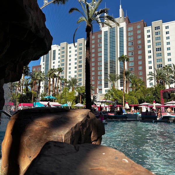 Flamingo Las Vegas Pools: Hours, Prices & Tips
