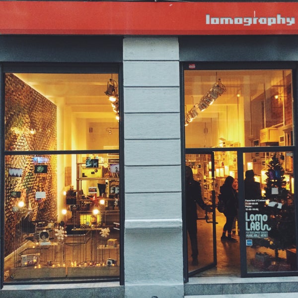 Снимок сделан в Lomography Embassy Store Istanbul пользователем Mahyawr 12/24/2014