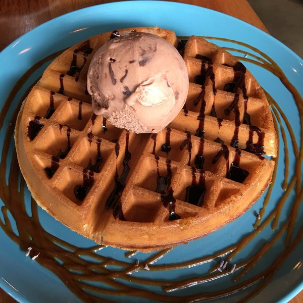 Hipster-ish designed cafè in the eastern heartland. Tried the non-charcoal brown butter waffles with a scoop of smoked chocolate ice cream. Verdict: not the best I've tried but reasonably priced.