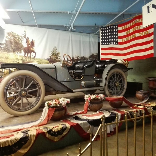 5/28/2017에 Марина А.님이 Simeone Foundation Automotive Museum에서 찍은 사진