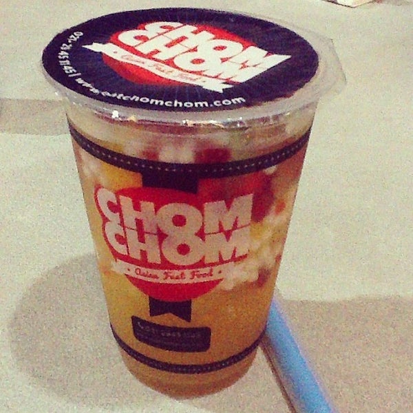 Photo taken at Chom Chom Asian Fast Food by Sylvie H. on 11/15/2013