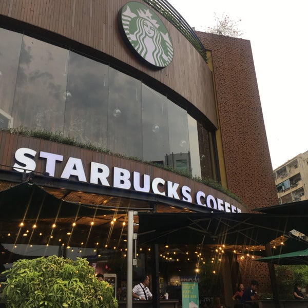 Photo prise au Starbucks par Hee.J K. le4/27/2019