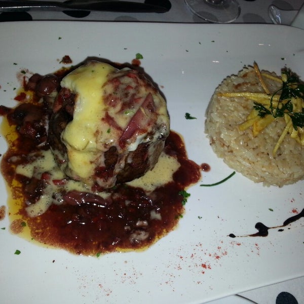 Photo taken at Restaurante Sin Protocolo by Zuni F. on 6/5/2014