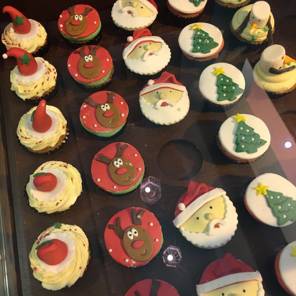 รูปภาพถ่ายที่ NOLA Cupcakes โดย TooMa Q. เมื่อ 12/30/2014