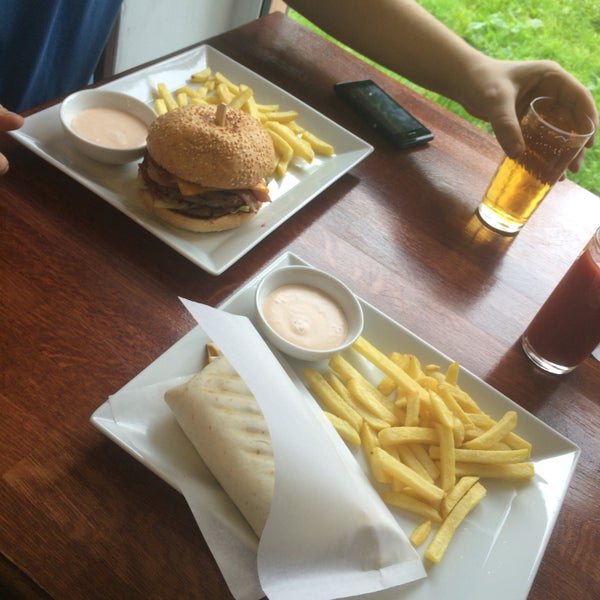 Photo taken at Starsky Grill &amp; Burgers by Anna F. on 7/23/2015