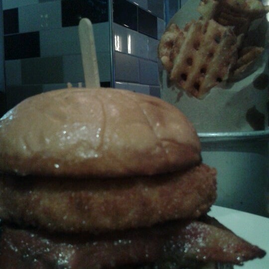 Photo taken at Go Burger by Kim J. on 12/21/2012