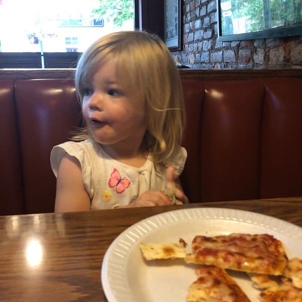 6/20/2019에 Katie님이 Eagles Pizza에서 찍은 사진