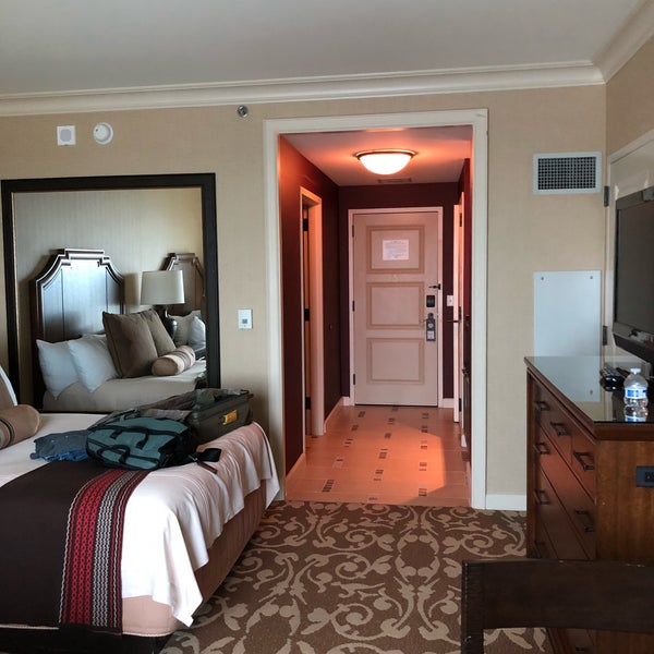 รูปภาพถ่ายที่ Omni Fort Worth Hotel โดย Charles S. เมื่อ 9/12/2018