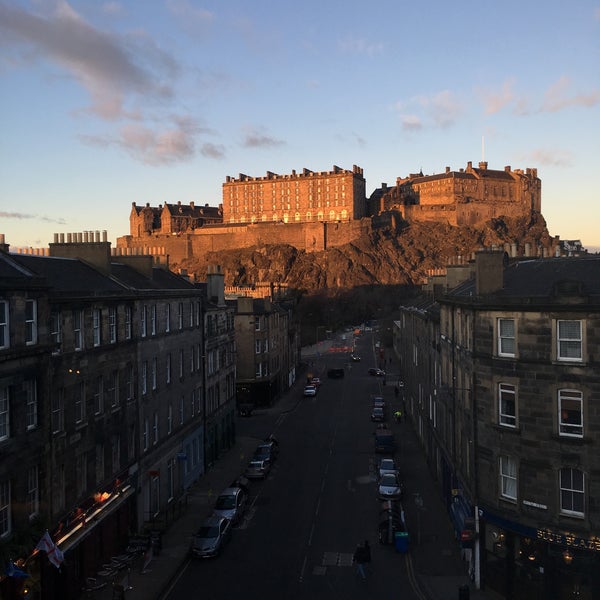 Photo taken at DoubleTree by Hilton Edinburgh City Centre by Charles S. on 2/24/2016