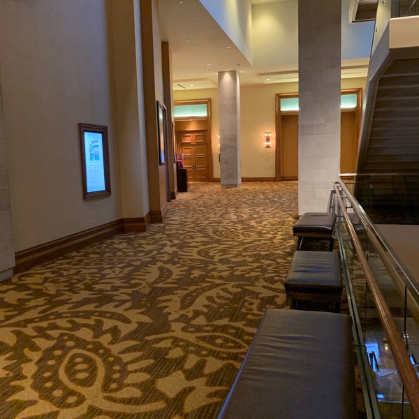 รูปภาพถ่ายที่ Omni Fort Worth Hotel โดย Charles S. เมื่อ 5/9/2019