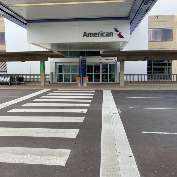รูปภาพถ่ายที่ Terminal A โดย Charles S. เมื่อ 3/20/2019