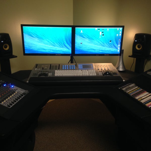 รูปภาพถ่ายที่ Post Pro Recording Studio โดย Post Pro Recording Studio เมื่อ 5/3/2014
