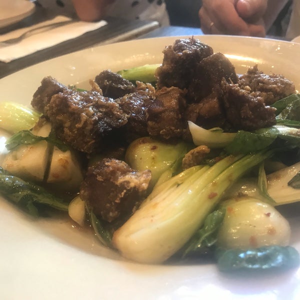 Photo taken at House of Nanking by Isabel G. on 8/31/2019