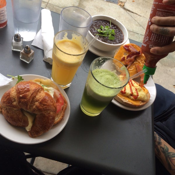 Great fresh green juices, and their own ginger kombucha. The Green Breakfast w fries egg, avo, salad in a croissant is amazing! Salads good too. Friendly staff. Do the outdoor seating!