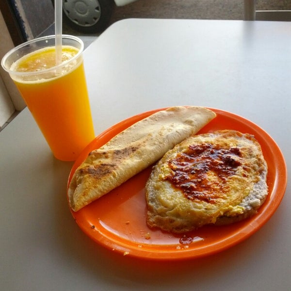 Sopes Gorditas y Quesadillas "La Vía" Restaurante mexicano en Morelia