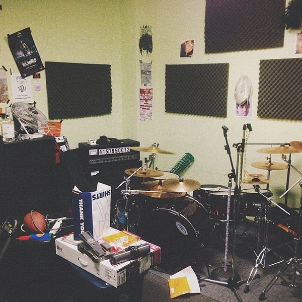 Foto diambil di Lennon Rehearsal Studios oleh Kasidit P. pada 4/21/2014