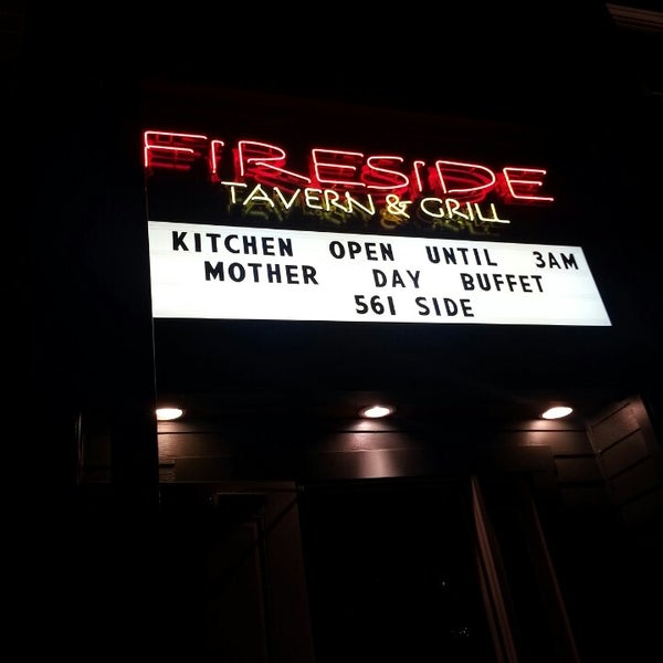 5/1/2013 tarihinde Kyle S.ziyaretçi tarafından Fireside Restaurant &amp; Lounge'de çekilen fotoğraf