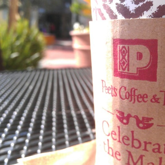 Das Foto wurde bei Peet&#39;s Coffee von roderick t. am 11/20/2012 aufgenommen