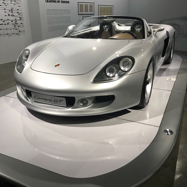 Das Foto wurde bei Petersen Automotive Museum von Monica C. am 2/12/2018 aufgenommen