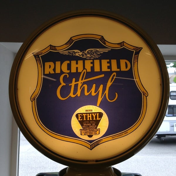 Autoglass Clinic and Mobile Radio Auto in Poulsbo