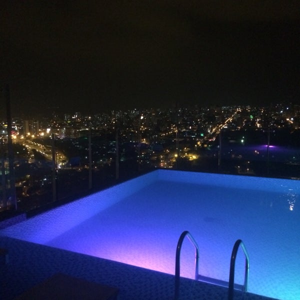 De los mejores hoteles en Colombia por comodidad y servicio. El restaurante y el Sky Bar tienen la mejor vista de la ciudad! Muy recomendado