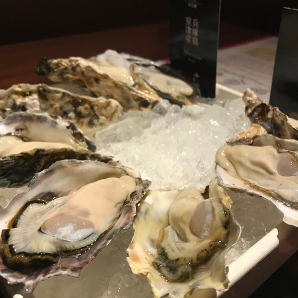 Photo taken at THE CAVE DE OYSTER TOKYO by MB on 12/30/2019