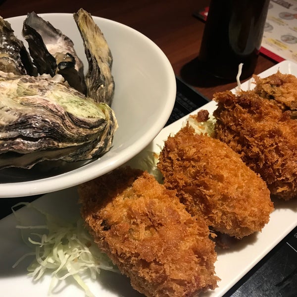 Photo taken at THE CAVE DE OYSTER TOKYO by MB on 12/30/2019