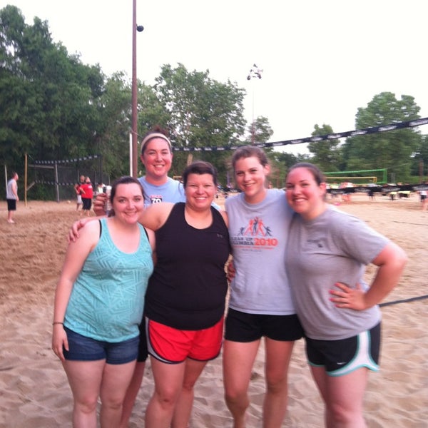 Foto tirada no(a) Volleyball Beach por Allie L. em 6/22/2013