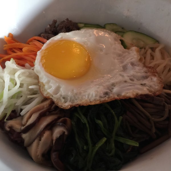 Foto scattata a Meju Korean Kitchen &amp; Bar da Dan! il 3/13/2015