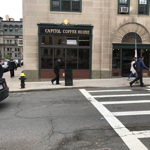 5/30/2017 tarihinde Dave H.ziyaretçi tarafından Capitol Coffee House'de çekilen fotoğraf