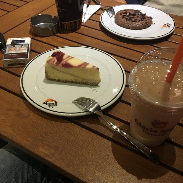 Photo taken at Gloria Jean&#39;s Coffees by ..... .. on 9/17/2016